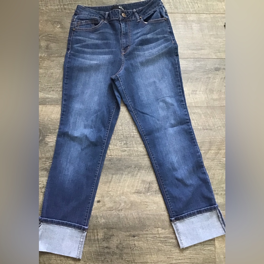 1822 deep cuff mid rise denim jeans. EUC